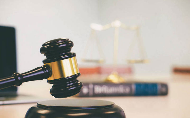 被告人犯交通肇事罪，判处有期徒刑六个月