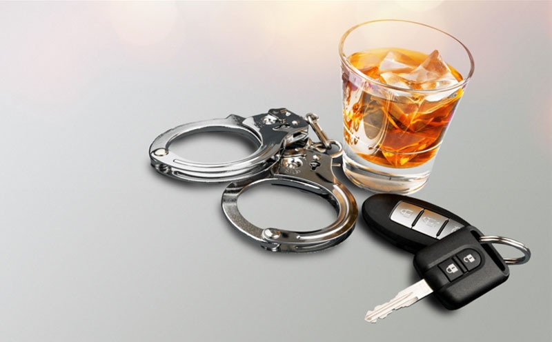 被告人饮酒后驾驶汽车，被执勤民警查获