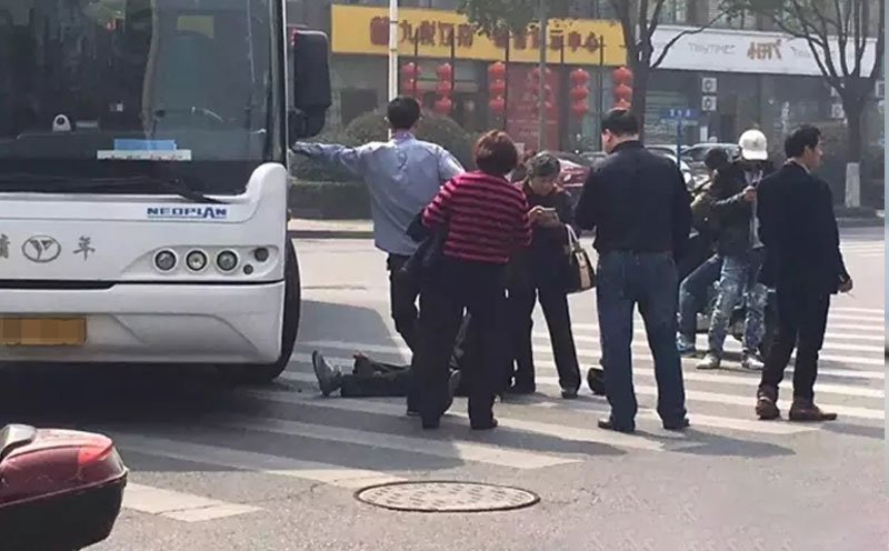 汽车与行人相撞造成原告谢某受伤的道路交通事故