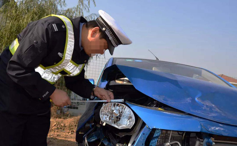 事故现场处理配合交警对事故成因进行调查