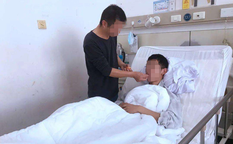 原告严某被送往医院治疗鉴定原告的伤残等级为三级、九级和十级