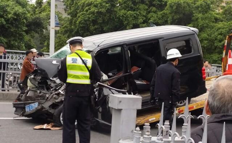 广州发生交通事故