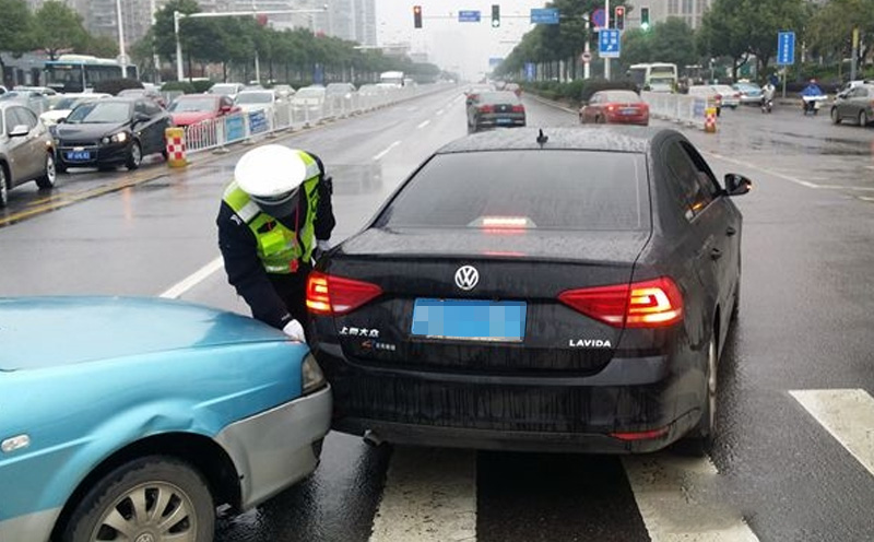 在无人身伤害的交通事故赔偿案件中
