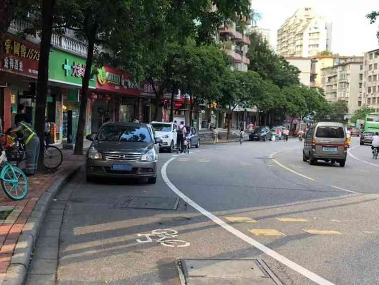 在非机动车道违停