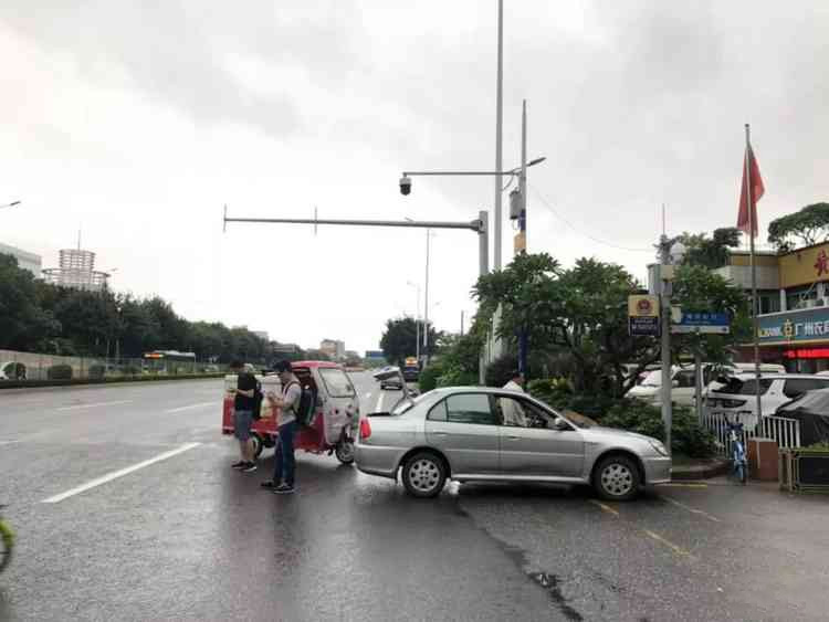 路口违停