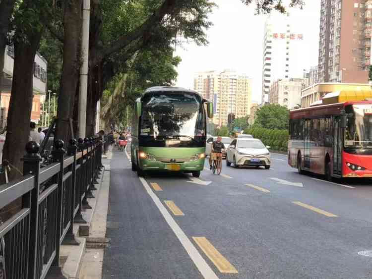 马路边临时停车